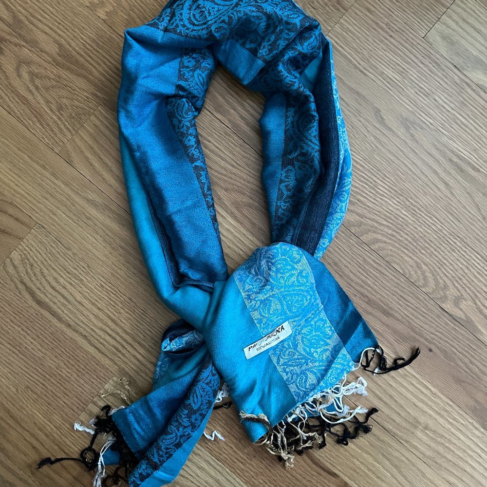 Pashmina scarf with fringe